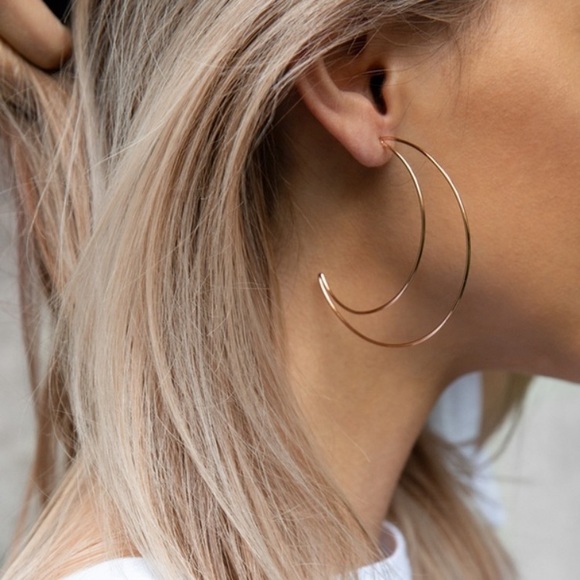 Jewelry - Chic Crescent 🌙Earrings